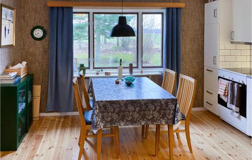 Tjallmo Maison | Gorgeous Home In Tjällmo With Kitchen
