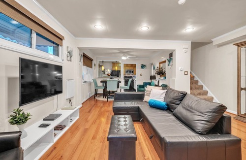 Northeast Maison | ✶ GORGEOUS HOME TUCKED AWAY IN GREENER PART OF TOWN ✶ TRANSIT-FRIENDLY !