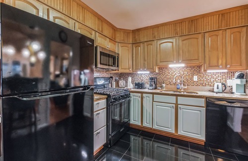 Northeast Maison | ✶ GORGEOUS HOME TUCKED AWAY IN GREENER PART OF TOWN ✶ TRANSIT-FRIENDLY !