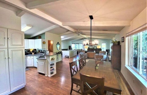 Hermosa Maison | Magnifique maison avec ruisseau dans la cour, 10 min. à la ville / 20 min. Ski, Animaux acceptés