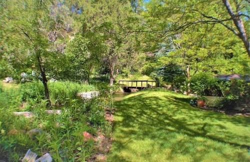 Hermosa Maison | Magnifique maison avec ruisseau dans la cour, 10 min. à la ville / 20 min. Ski, Animaux acceptés