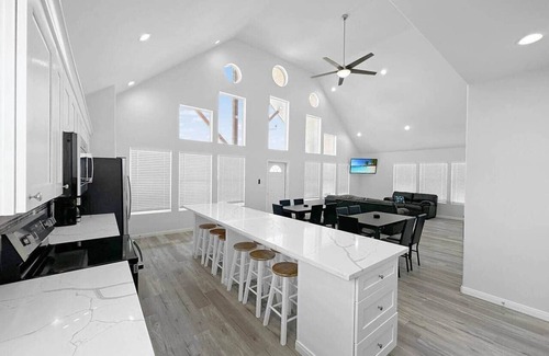 Crystal Beach Maison | Gorgeous house. Sleeps 24.
