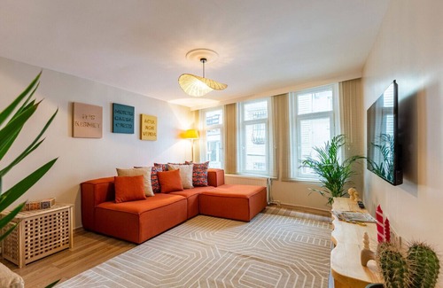 Ortakoy Appartement | Gorgeous House with Refreshing Garden in Besiktas