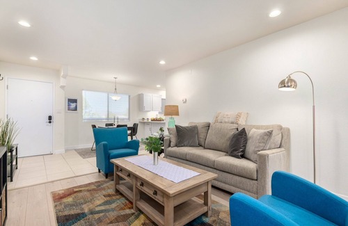 Paradise Valley Village Copropriété | Gorgeous, Impeccable, Condo in Prime Location!