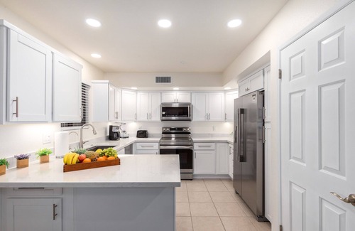 Paradise Valley Village Copropriété | Gorgeous, Impeccable, Condo in Prime Location!