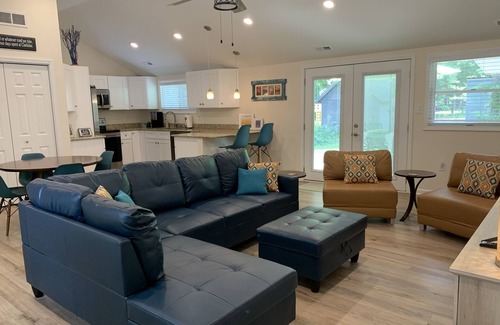Clarklake Maison | Beautiful lake-access home just steps away from renowned Clark Lake!