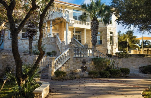Leander Maison | GORGEOUS LAKE TRAVIS RETREAT HOME WITH POOL, COURT AND FITNESS ROOM