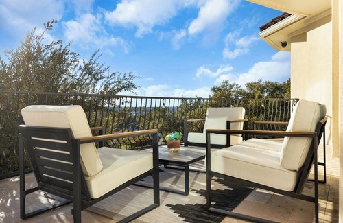 Leander Maison | GORGEOUS LAKE TRAVIS RETREAT HOME WITH POOL, COURT AND FITNESS ROOM