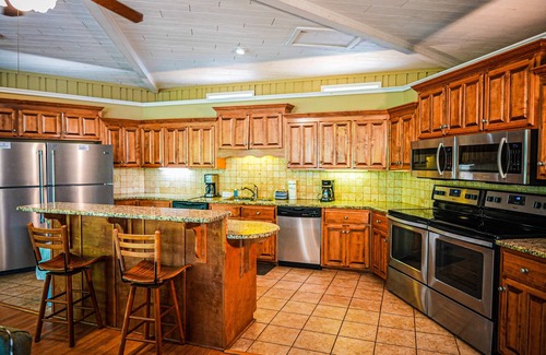 Pine Mountain Chalet De Ski | Gorgeous Lake view home with private Game Room