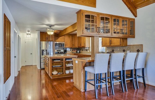 Lakeport Maison | Gorgeous lakefront home with private dock!