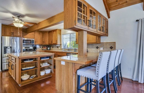 Lakeport Maison | Gorgeous lakefront home with private dock!