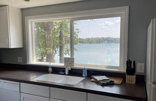Howe Maison | Gorgeous Lakefront Home! Amazing views, outdoor dining and close to Shipshewana.
