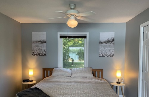 Howe Maison | Gorgeous Lakefront Home! Amazing views, outdoor dining and close to Shipshewana.