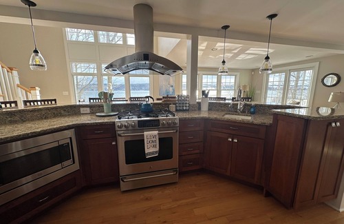 Skaneateles Maison | Gorgeous lakefront home on the East side of Skaneateles lake