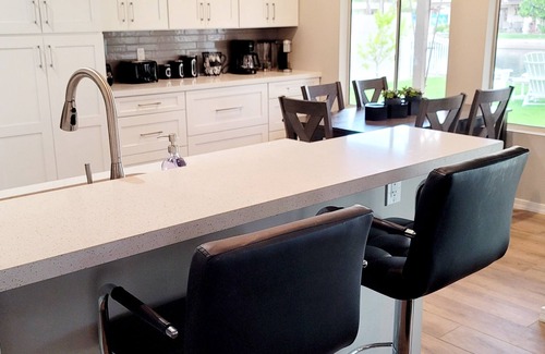 Wind Drift Maison | Peaceful lakeside home in Gilbert, AZ - 5 min from Downtown