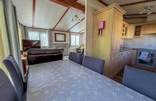 Skegness Cabine | Gorgeous lodge with decking at Southview Holiday Park in Skegness ref 33093V