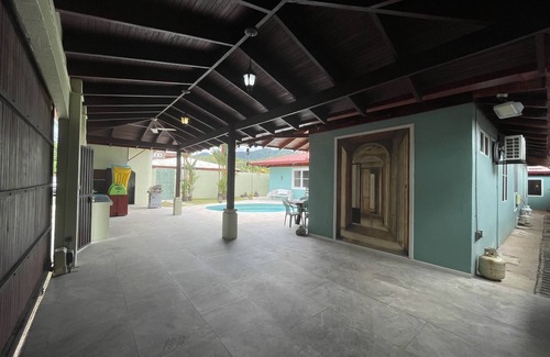 Barrio Ricos y Famosos Maison | Gorgeous Luxury Beach Home Casa Keenan