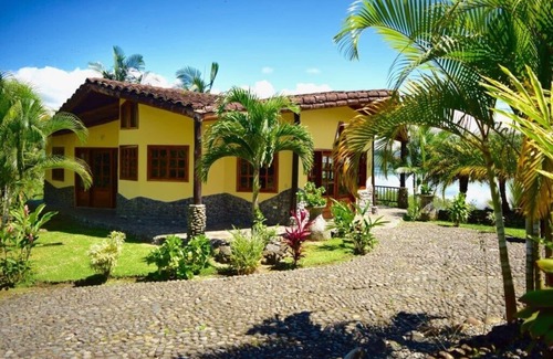El Fosforo Maison | Gorgeous Luxury home with Pool & Jacuzzi access. Awesome Lake & Volcano views.