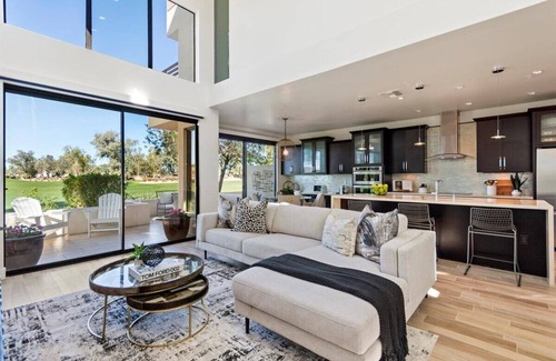 South Scottsdale Maison | Gorgeous Luxury Home on 2nd Hole Gainey Ranch Golf Course! Pools, PickleBall,Gym
