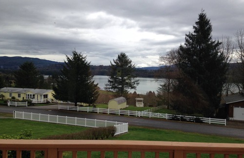 Cinebar Maison | Magnifique Mayfield Lake View House - Remises en semaine!