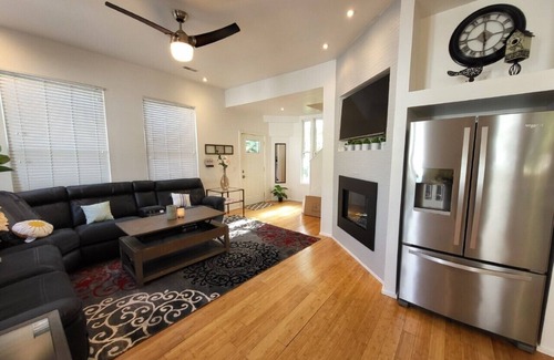 Midtown Maison | Gorgeous Midtown 3 Bedroom Home