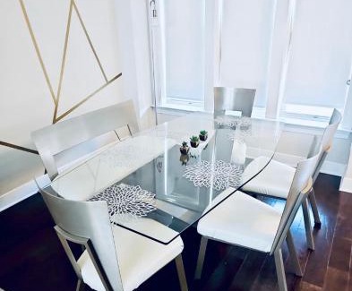 Northeast Maison | Gorgeous Modern 4-Level 4BDR Home in Central Location Parking Included Free Cancellation