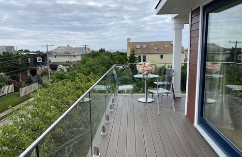 Lido Beach Maison | Gorgeous Modern Lido Beach home -Steps to Private beach. Heated pool, bikes,