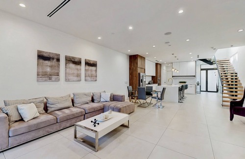 Downtown Fort Lauderdale Maison | Gorgeous modern townhome near beach with pool, patio, & W/D - dog-friendly