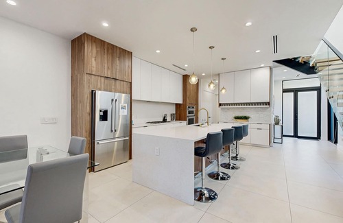 Downtown Fort Lauderdale Maison | Gorgeous modern townhome near beach with pool, patio, & W/D - dog-friendly