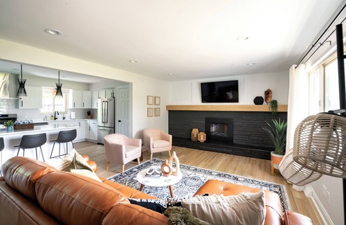 New Albany Maison | Gorgeous New Albany home w/king suite, gym, private acre lot and fire pit!