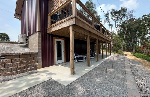 Cub Run Cabine | Gorgeous New Cabin with 75 Acres!Trails, Waterfalls and Amazing Rock Formations!