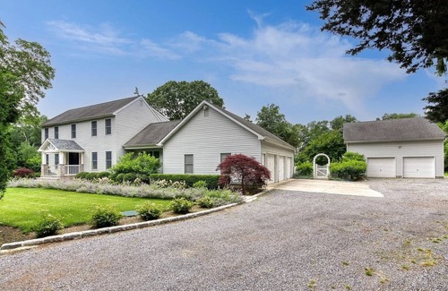 Aquebogue Maison | Gorgeous Newly Renovated North Fork Estate w/pool