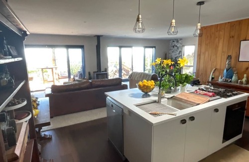 Katikati Maison | Gorgeous Ocean View from Waihi Beach - Mt Maunganui Private Rustic country home