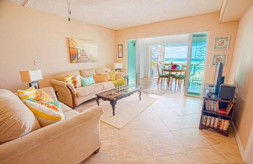 La Grande Princesse Appartement | Gorgeous Ocean Views! Welcome to Bella Breeze! BeachFront 2BR 2BA