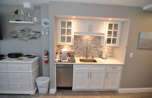 Daytona Beach Shores Copropriété | Gorgeous Oceanfront Studio Cozy Condo with Private Balcony.