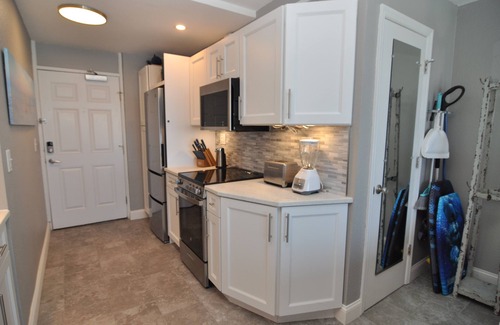 Daytona Beach Shores Copropriété | Gorgeous Oceanfront Studio Cozy Condo with Private Balcony.