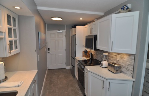 Daytona Beach Shores Copropriété | Gorgeous Oceanfront Studio Cozy Condo with Private Balcony.