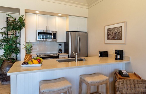 Poipu Copropriété | Gorgeous one-bedroom OV condo at Kiahuna! In Building Three!