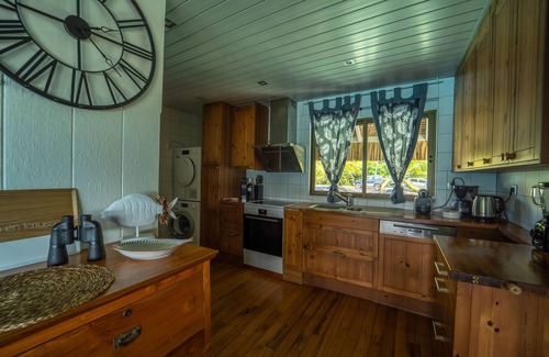 Bora Bora Maison | Gorgeous Over Water Bungalow in Bora Bora. Perfect spot Honeymooners & Families