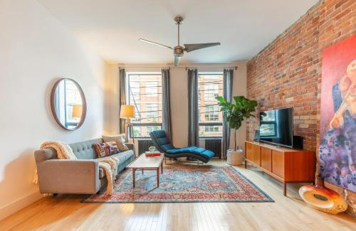 West Queen West Appartement | Gorgeous Park House w Parking on Queen West