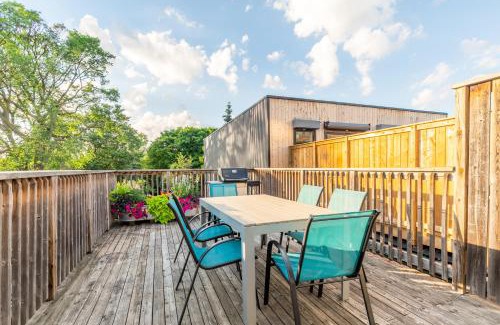 West Queen West Appartement | Gorgeous Park House w Parking on Queen West
