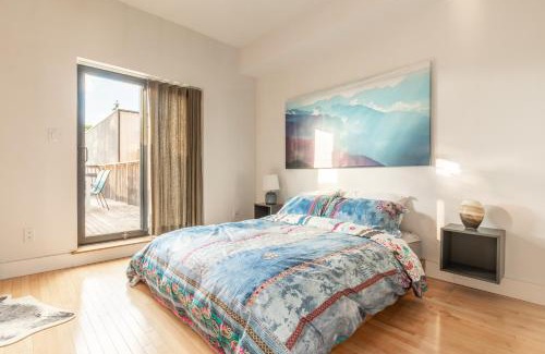 West Queen West Appartement | Gorgeous Park House w Parking on Queen West