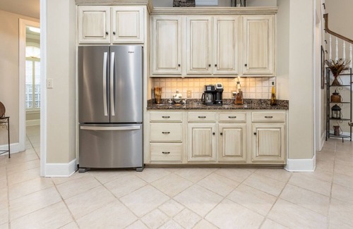 Independence Maison | Gorgeous Park-like Oasis 4 acres w/ Stunning Pool