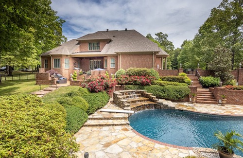 Independence Maison | Gorgeous Park-like Oasis 4 acres w/ Stunning Pool