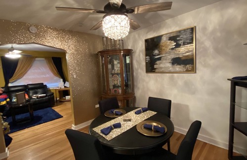 Calumet Park Maison | Gorgeous Property with Arcade