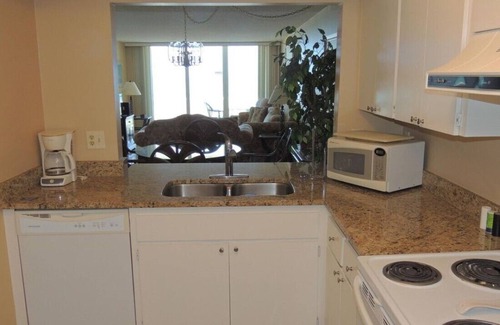 Crescent Beach Copropriété | DIRECT OCEANFRONT! ÉTAPES DE LA PLAGE! Ocean Beach Villas Unité 302