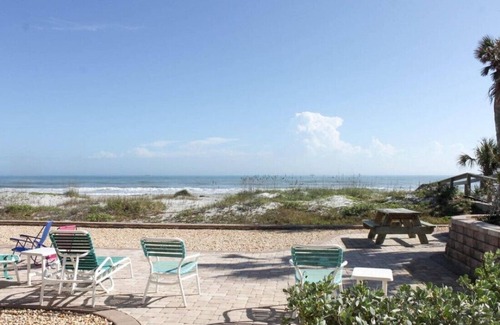 Crescent Beach Copropriété | DIRECT OCEANFRONT! ÉTAPES DE LA PLAGE! Ocean Beach Villas Unité 302