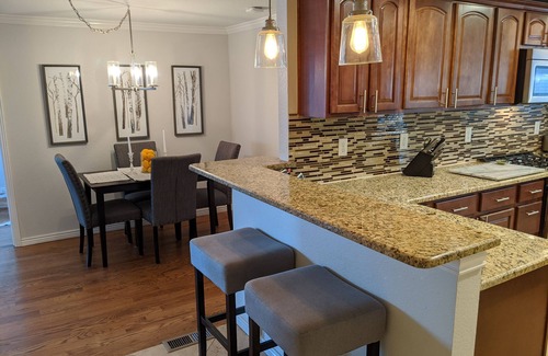 Englewood Maison | Magnifique bungalow des années 1930 rénové à Englewood!