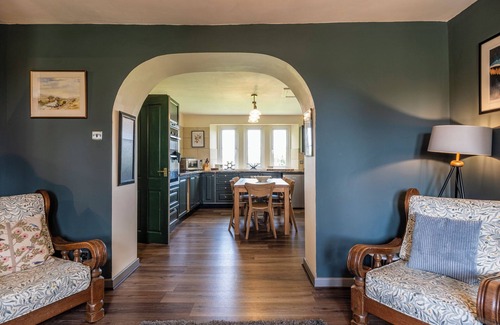 Norton St. Philip Maison | Gorgeous Rural 4BD Farm With Hot Tub