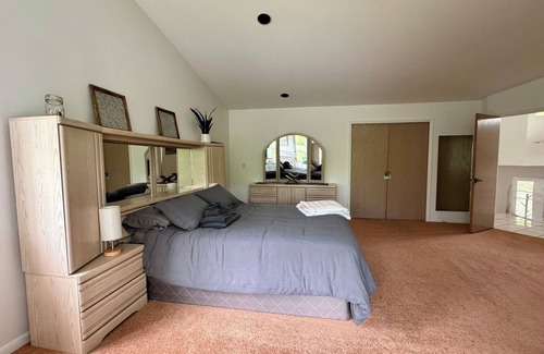 Grove City Autre | Gorgeous Rural Escape on 14 Acres with Pond